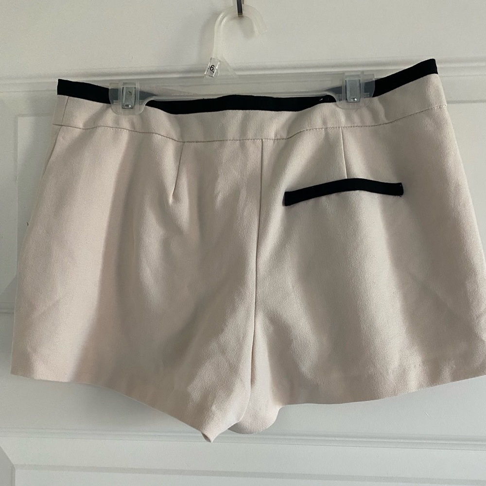 F21 Cream colored shorts - Picture 2 of 4